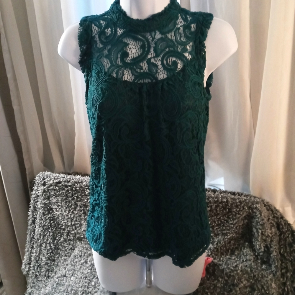 Sleeveless lined, lacy turquoise top